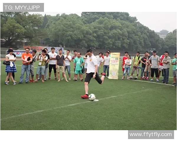 足球明星与粉丝亲密互动瞬间大揭秘让我们一起感受他们的温暖与热情